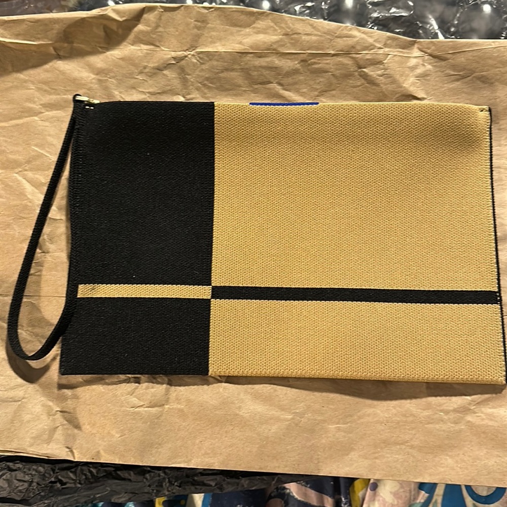Rothy’s Essential Pouch—Retired—Camel and Black